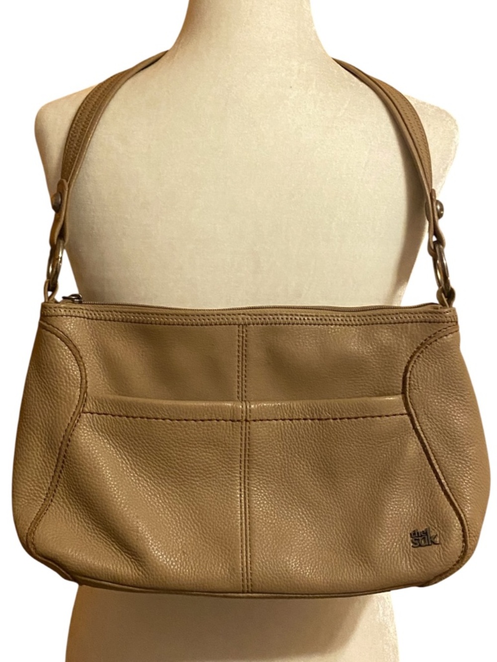 The SAK leather shoulder bag. Neutral taupe colour